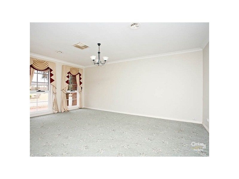 22 Thomas Brunton Parade, Roxburgh Park VIC 3064