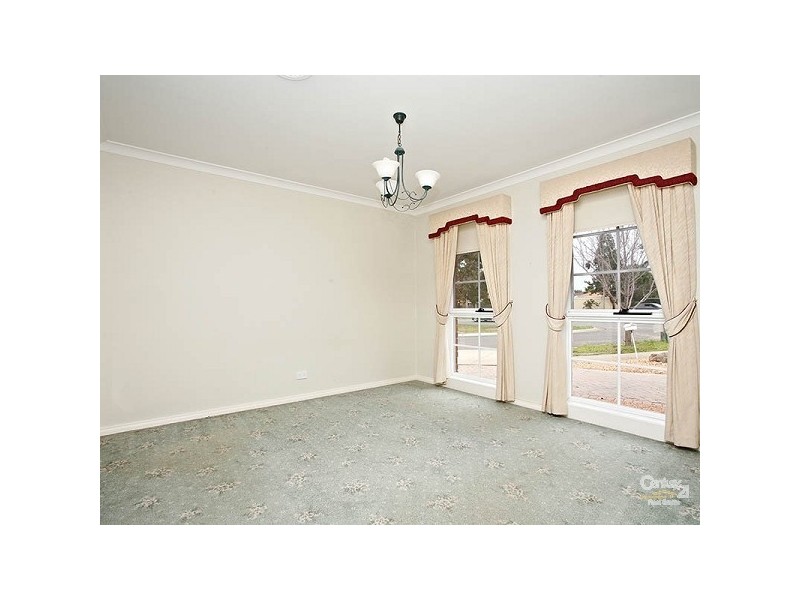 22 Thomas Brunton Parade, Roxburgh Park VIC 3064