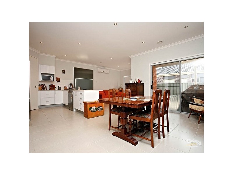 10 Aura Way, Craigieburn VIC 3064