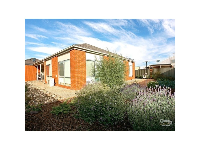 10 Aura Way, Craigieburn VIC 3064