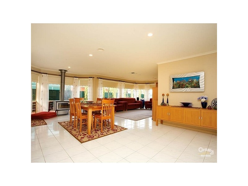 50 McKenzie Crescent, Roxburgh Park VIC 3064