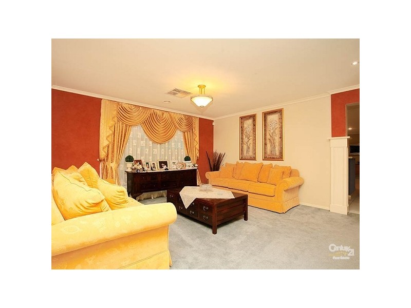 50 McKenzie Crescent, Roxburgh Park VIC 3064