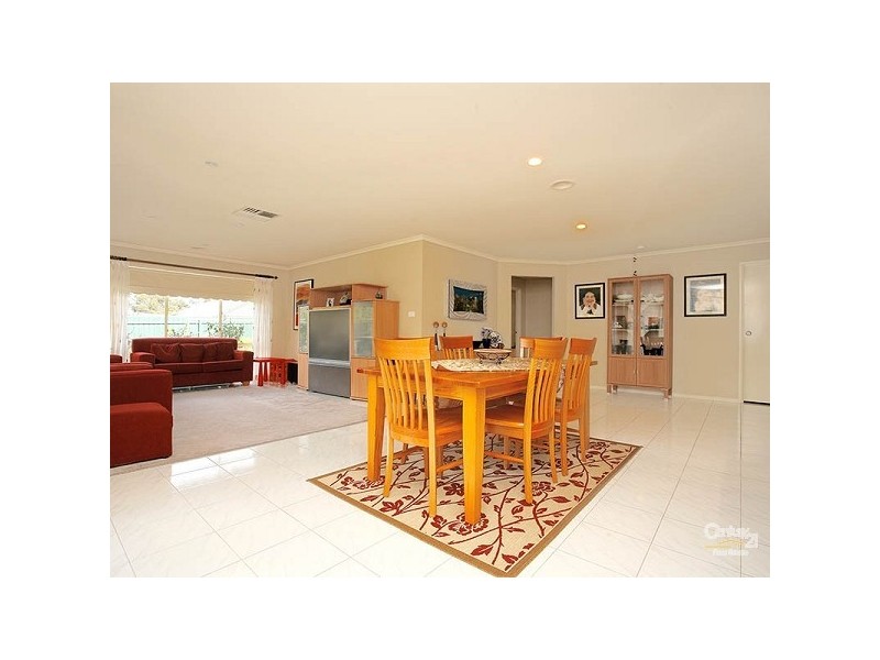 50 McKenzie Crescent, Roxburgh Park VIC 3064