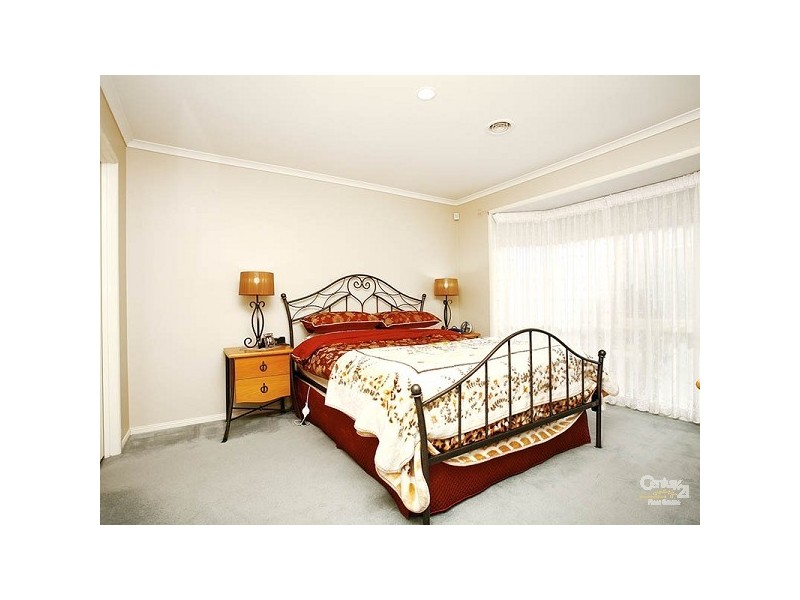 50 McKenzie Crescent, Roxburgh Park VIC 3064