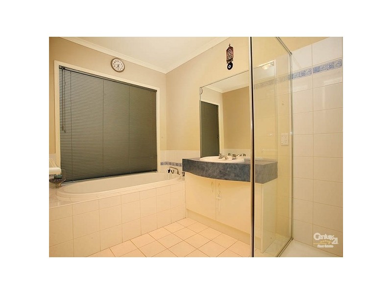 50 McKenzie Crescent, Roxburgh Park VIC 3064