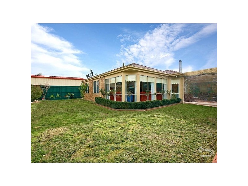 50 McKenzie Crescent, Roxburgh Park VIC 3064