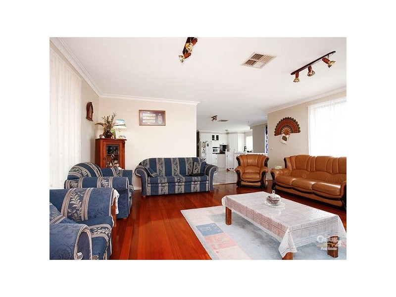 9 Pickersgill Crescent, Roxburgh Park VIC 3064