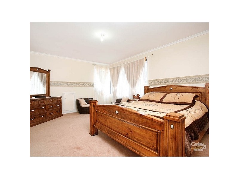 9 Pickersgill Crescent, Roxburgh Park VIC 3064