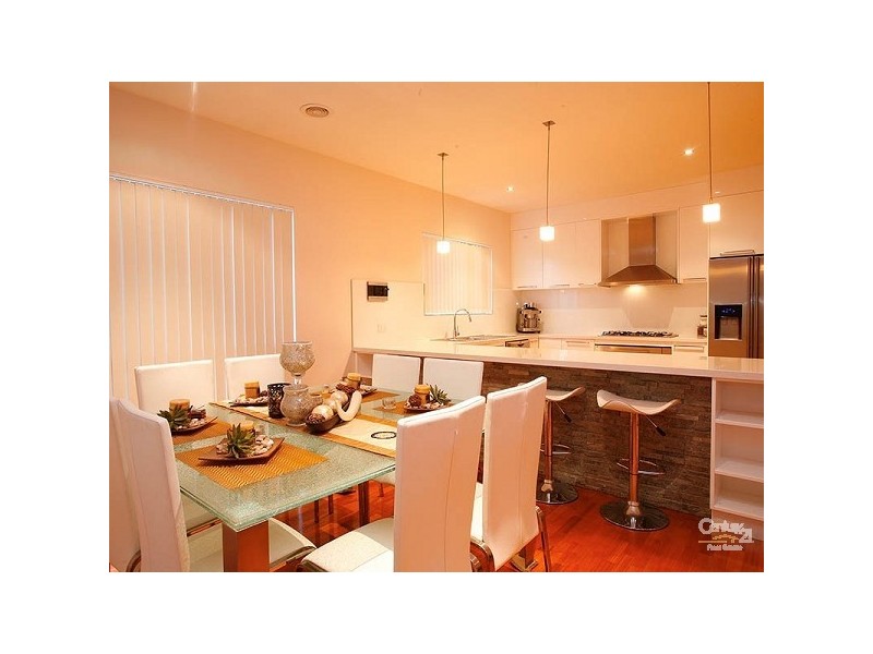 82 Lakeside Drive, Roxburgh Park VIC 3064