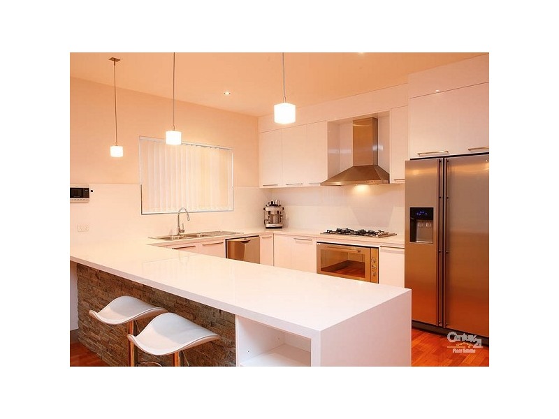 82 Lakeside Drive, Roxburgh Park VIC 3064