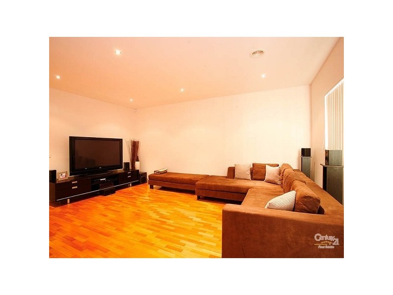 82 Lakeside Drive, Roxburgh Park VIC 3064