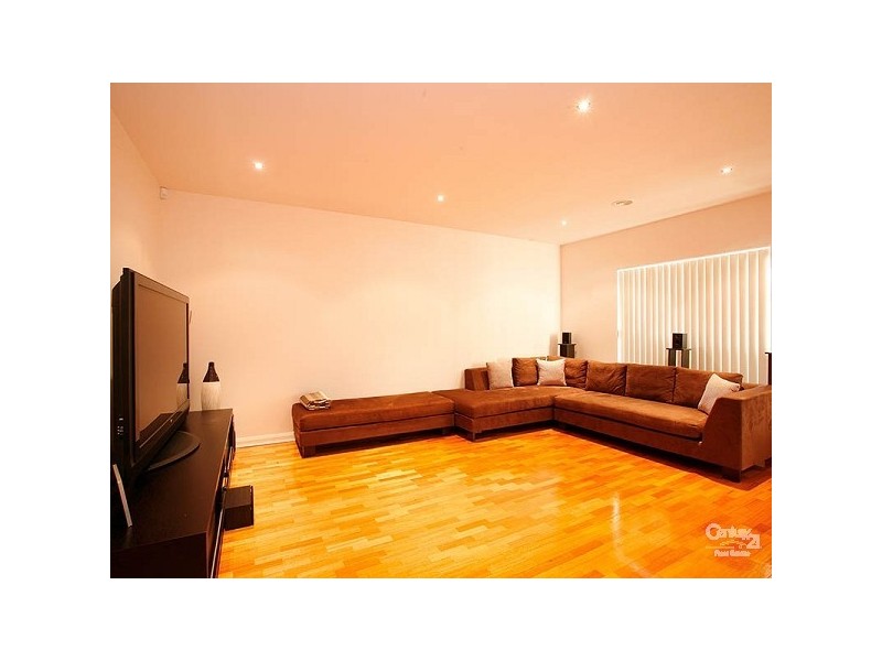 82 Lakeside Drive, Roxburgh Park VIC 3064