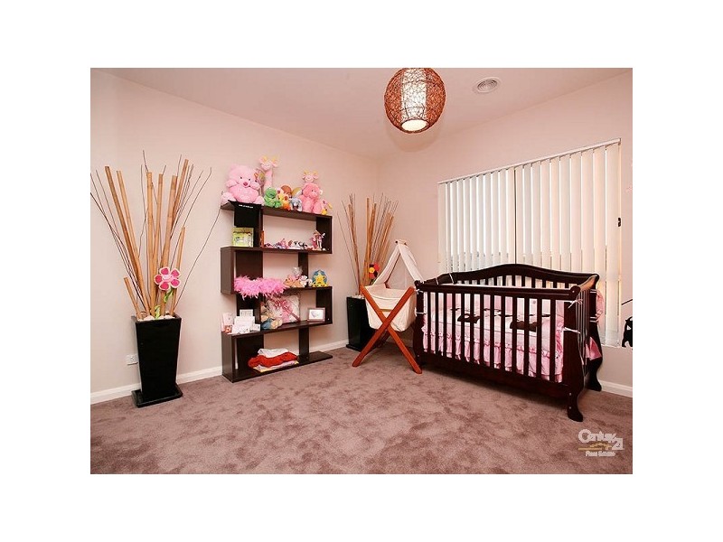 82 Lakeside Drive, Roxburgh Park VIC 3064