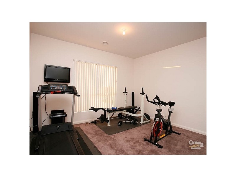 82 Lakeside Drive, Roxburgh Park VIC 3064