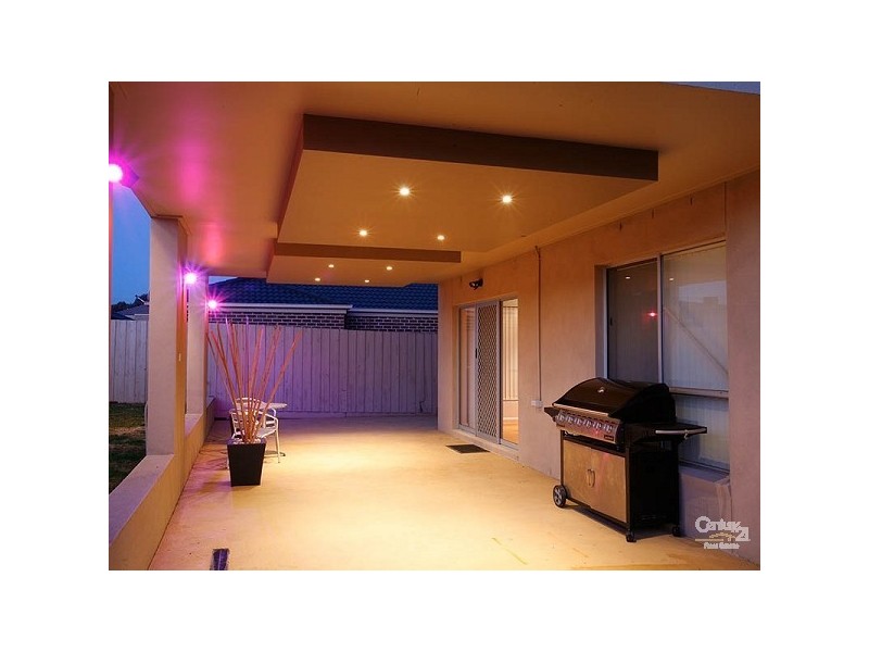 82 Lakeside Drive, Roxburgh Park VIC 3064