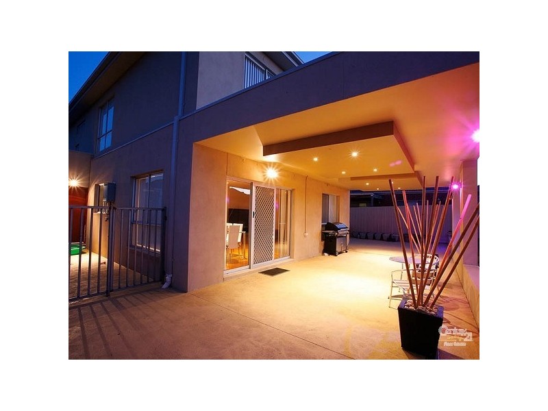 82 Lakeside Drive, Roxburgh Park VIC 3064