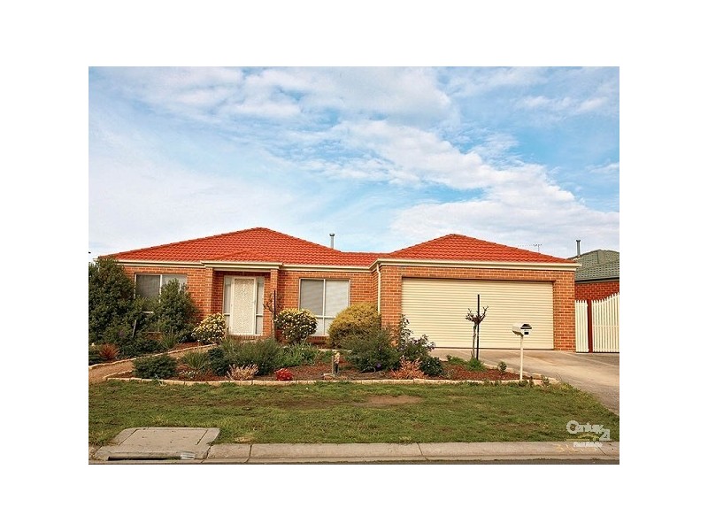 20 Lachlan Crescent, Roxburgh Park VIC 3064