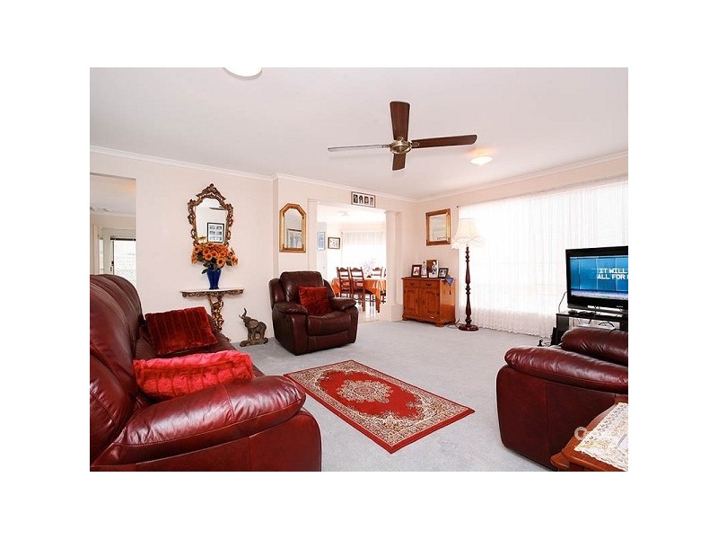 20 Lachlan Crescent, Roxburgh Park VIC 3064