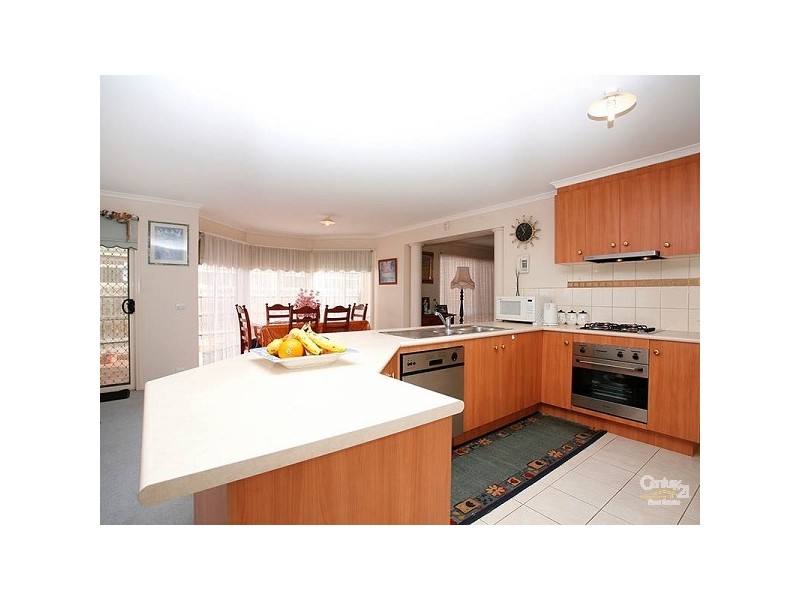 20 Lachlan Crescent, Roxburgh Park VIC 3064