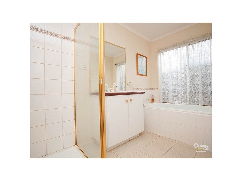 20 Lachlan Crescent, Roxburgh Park VIC 3064