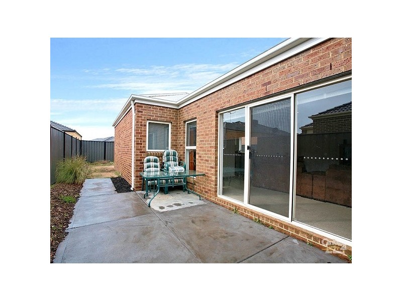 25 Highbury Circuit, Craigieburn VIC 3064