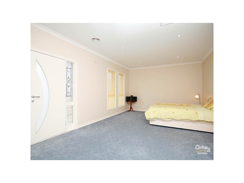 8 Grange Rise, Craigieburn VIC 3064