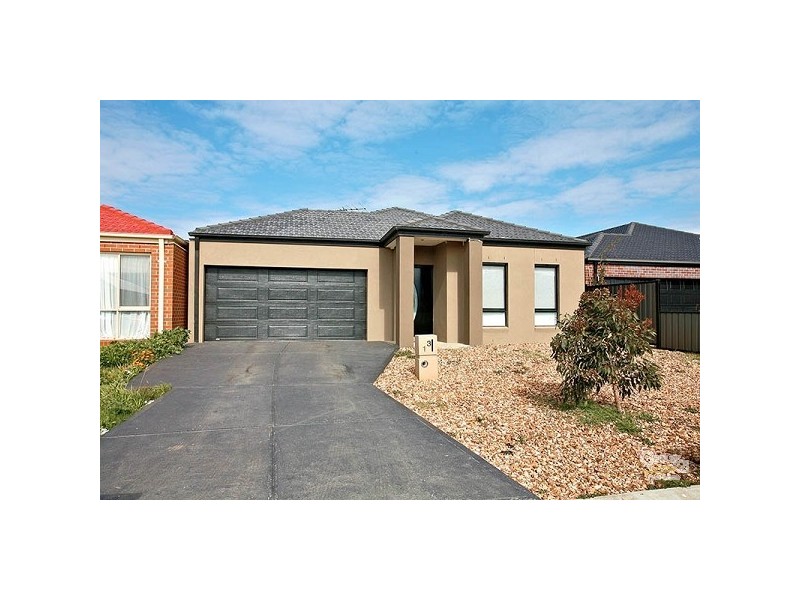 13 Kinglake Crescent, Craigieburn VIC 3064