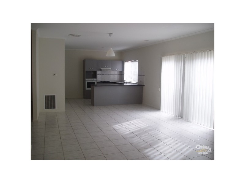 11 Hoxton Crescent, Craigieburn VIC 3064