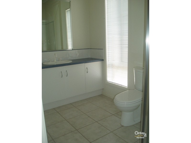 11 Hoxton Crescent, Craigieburn VIC 3064