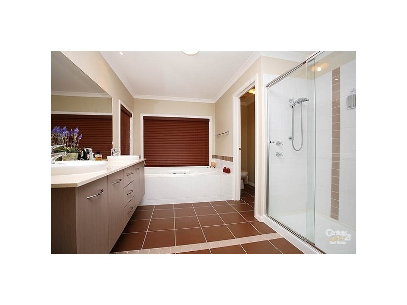 10 Windrock Avenue, Craigieburn VIC 3064