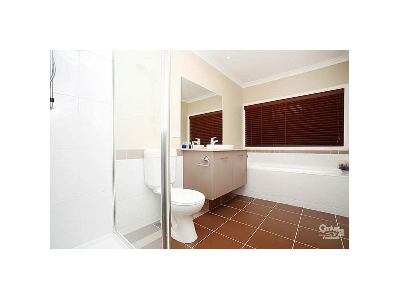 10 Windrock Avenue, Craigieburn VIC 3064