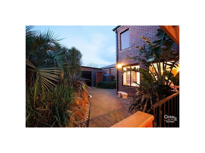 10 Windrock Avenue, Craigieburn VIC 3064