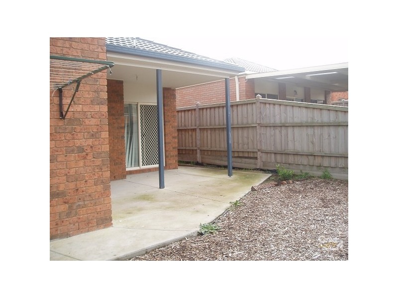 11 Hoxton Crescent, Craigieburn VIC 3064