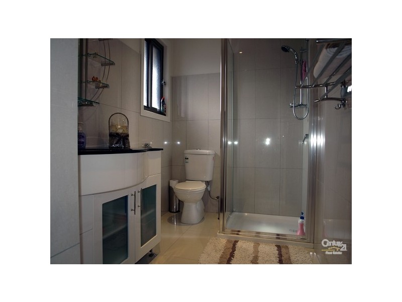 8 Finchley Avenue, Glenroy VIC 3046