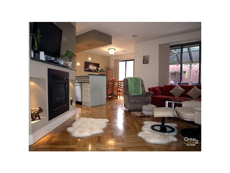 8 Finchley Avenue, Glenroy VIC 3046