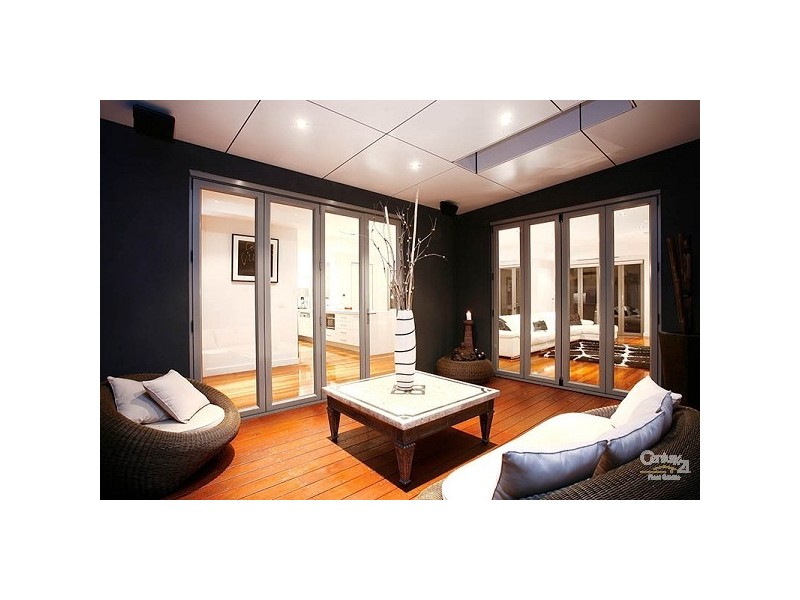 16 Wave Street, Elwood VIC 3184