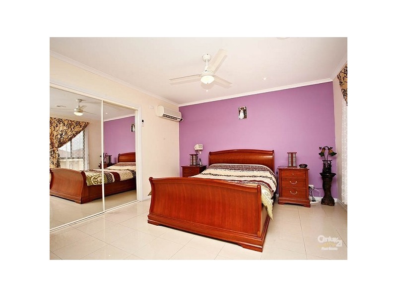 6 Yellowstone Court, Roxburgh Park VIC 3064