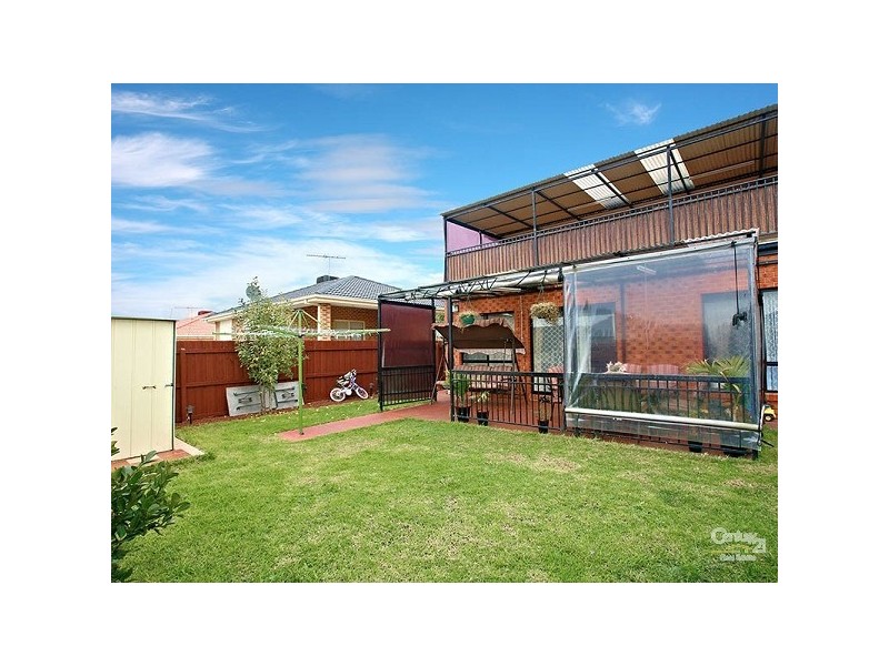 6 Yellowstone Court, Roxburgh Park VIC 3064