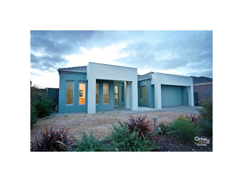 10 Aura Way, Craigieburn VIC 3064
