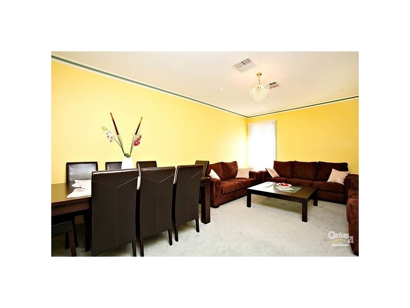 33 Wisla Circuit, Roxburgh Park VIC 3064