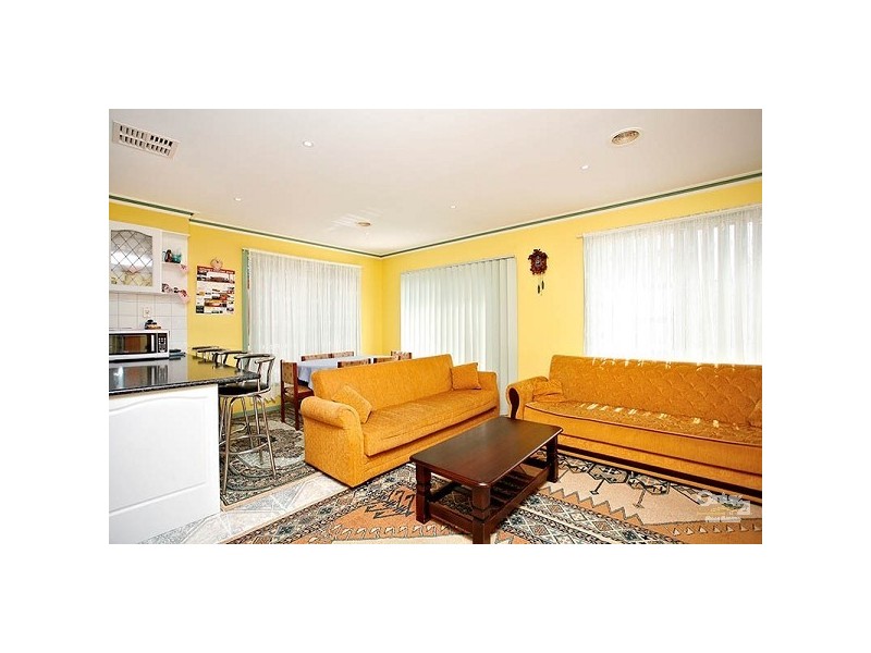 33 Wisla Circuit, Roxburgh Park VIC 3064