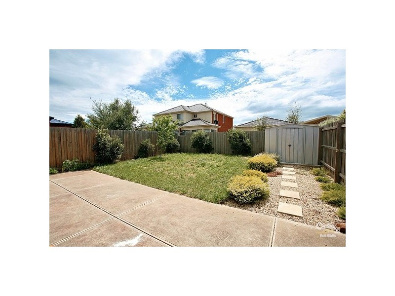 33 Wisla Circuit, Roxburgh Park VIC 3064