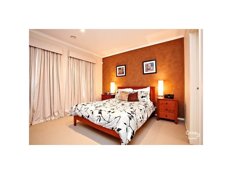 15 Liverpool Circuit, Craigieburn VIC 3064