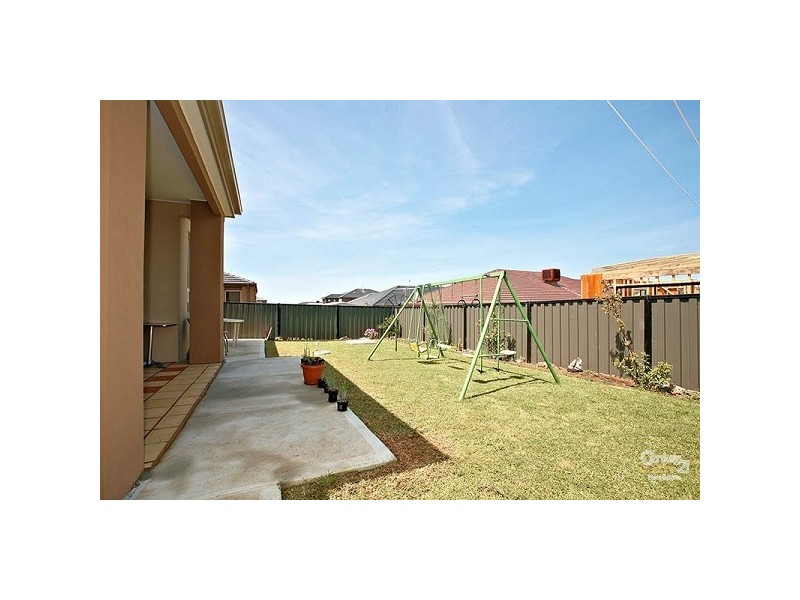 27 Serendip Crescent, Greenvale VIC 3059