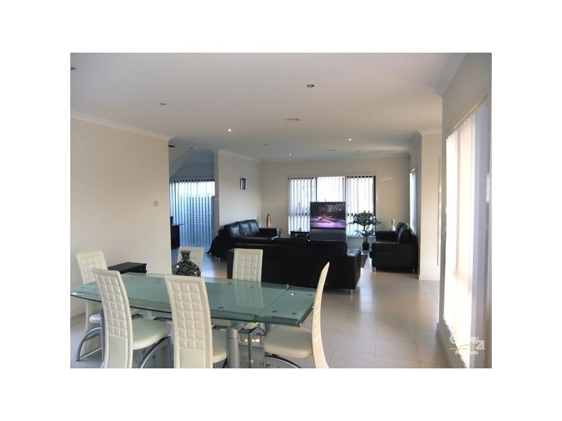 2 Ravenwood Way, Craigieburn VIC 3064