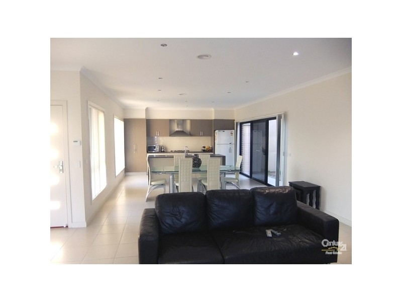 2 Ravenwood Way, Craigieburn VIC 3064