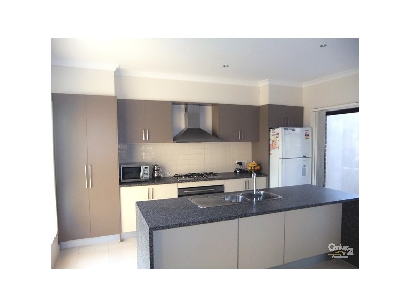 2 Ravenwood Way, Craigieburn VIC 3064