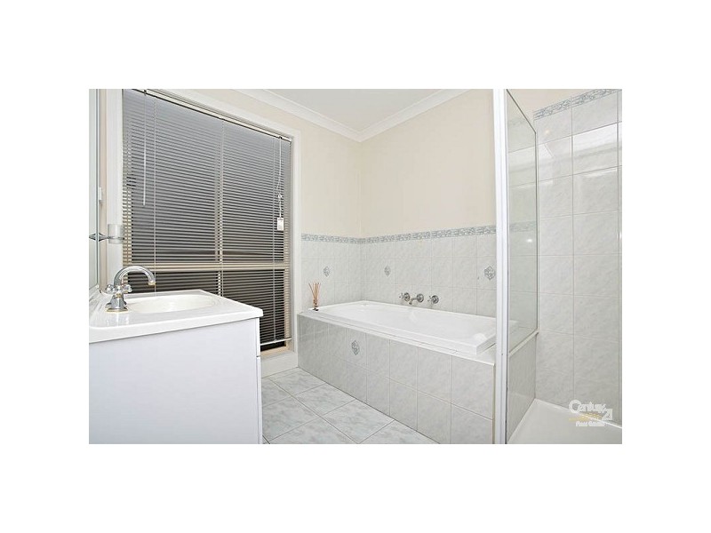 44 Rio Grande Drive, Roxburgh Park VIC 3064