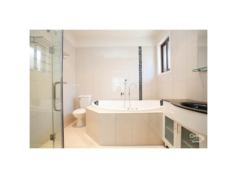 8A Finchley Avenue, Glenroy VIC 3046