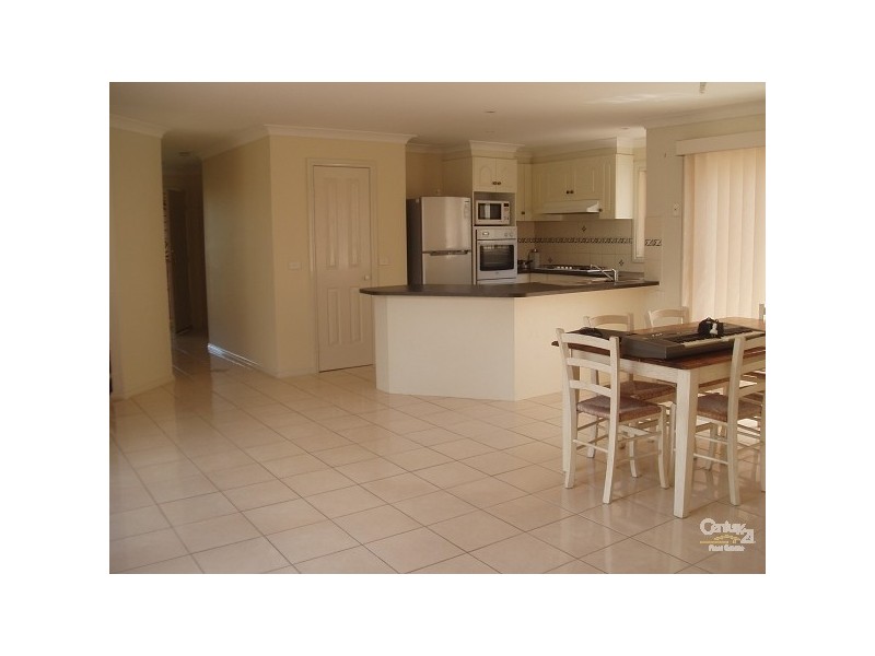 42 Parkin Avenue, Caroline Springs VIC 3023